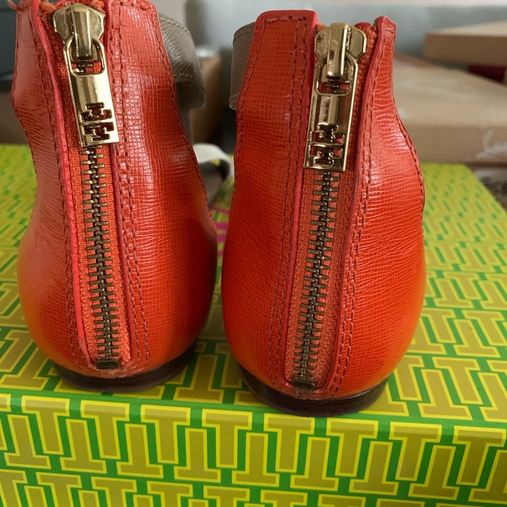 Gorgeous Tory Burch T strap sandal 7.5 - Picture 3 of 4